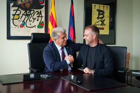 "شكراً لمواصلة تعزيز تاريخ برشلونة".. رسالة لابورتا إلى فليك بعد تمديد تعاقده